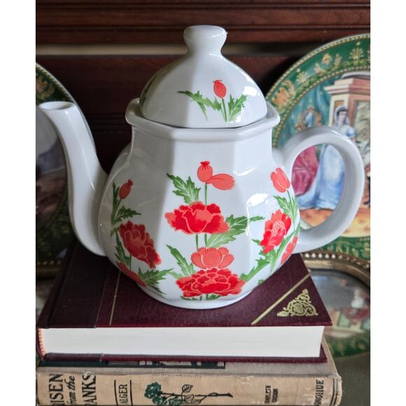 Vintage Porcelain Poppy Tea Pot Cottage Core Red White Toscany Japan Collectable - Picture 2 of 3